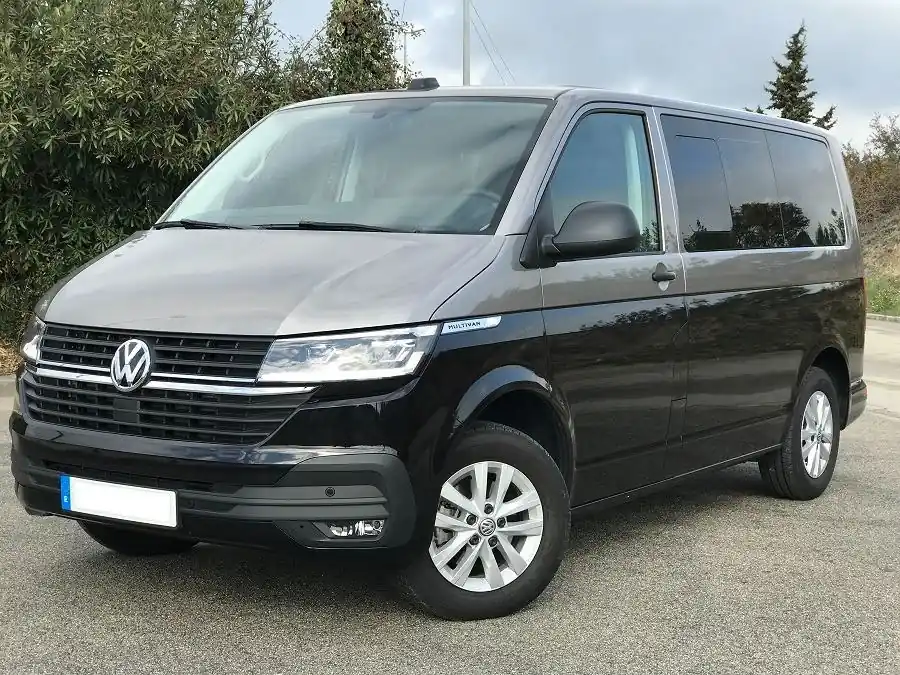 VW Multivan 6.1 · Fundas de Asiento a Medida · 7 plazas · Piel Sintética en colores Negro + Gris Favorito De Clientes