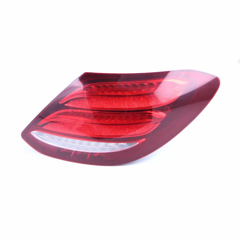Popular Piloto trasero Mercedes W213 Berlina Derecho Piloto Panel lateral A2139068000